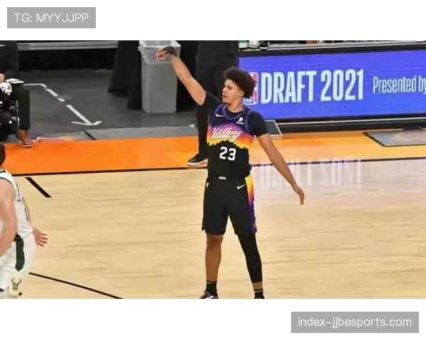 王牌球员格雷关键14助攻,总决赛盘活全队进攻 王牌球员格雷关键14助攻,总决赛盘活全队进攻