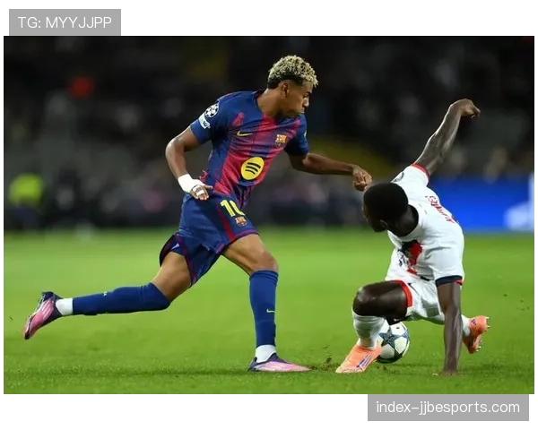 巴萨防守隐患频现,弗里克调教传控体系遇攻坚战考验 巴萨防守隐患频现,弗里克调教传控体系遇攻坚战考验