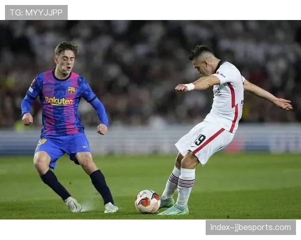 法兰克福后卫科林斯失误送礼，汉堡主场逼平强敌