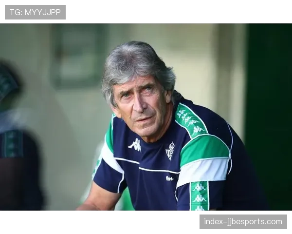 贝蒂斯主帅曼努埃尔·佩莱格里尼赛前发布会:强调对阵巴萨需保持攻守转换纪律。 贝蒂斯主帅曼努埃尔·佩莱格里尼赛前发布会:强调对阵巴萨需保持攻守转换纪律。