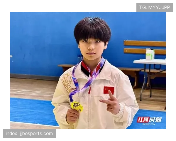 世界跆拳道品势世界杯花絮：参赛选手在比赛间隙共同展示最新创作品势套路